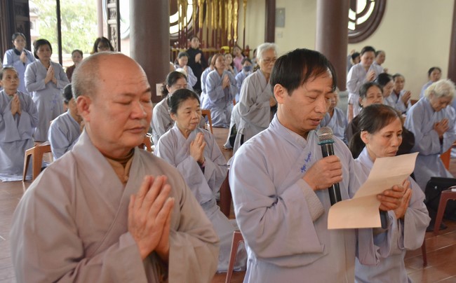 The Eight Precept Retreat  at Tay Khanh pagoda, Thai Binh